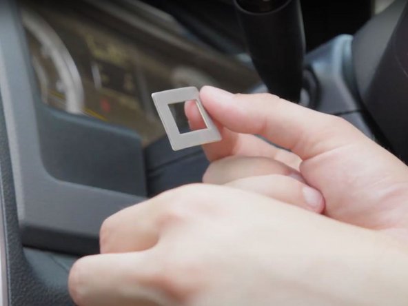 Remove the backing of the adhesive tape and apply to the mounting location. Hold the adhesive firmly in place for 60 seconds.