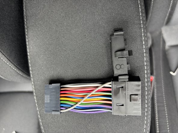 Use the adaptors 8 to mount our T harness appropriately at the origin of the OBD port.