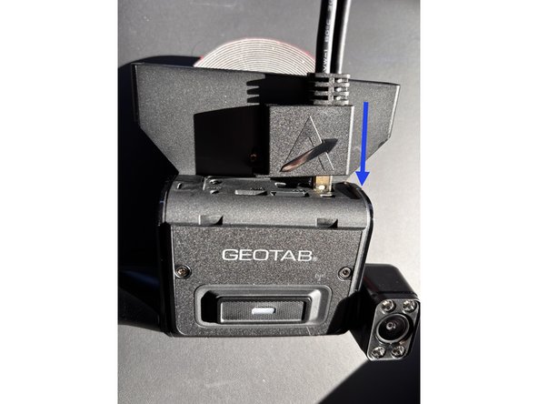 Connect the power plus of the Smart Cable to the Go Focus Plus device power port.