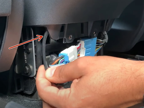 ! IMPORTANT: Ensure the GO device cable is not pinched.