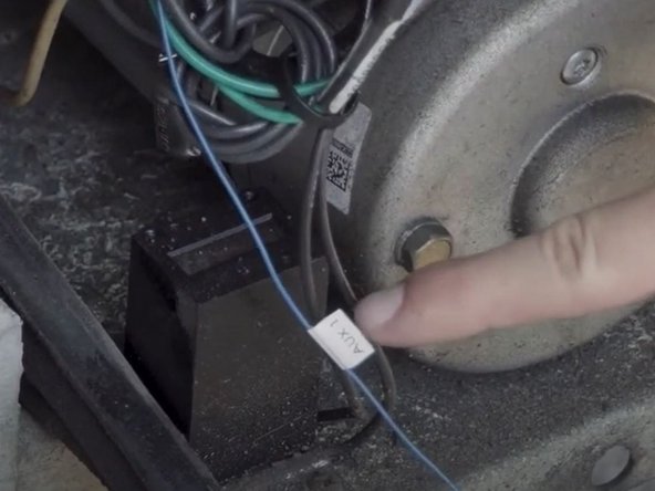 Connect the desired auxiliaries in the vehicle to the IOX-ANALOG wires as needed.