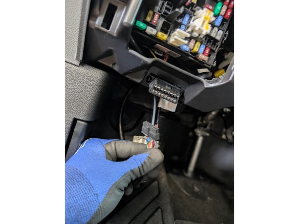 Insert the adapter number 7 into the OBD bracket. Push the harness with the molex connector end through the front of the Adapter, until it locks. Install the adapter 7.2 into the adapter 7 to lock it.