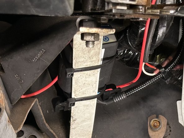 Some vehicles may have an additional bracket under the dash. Mount the GO device as shown.