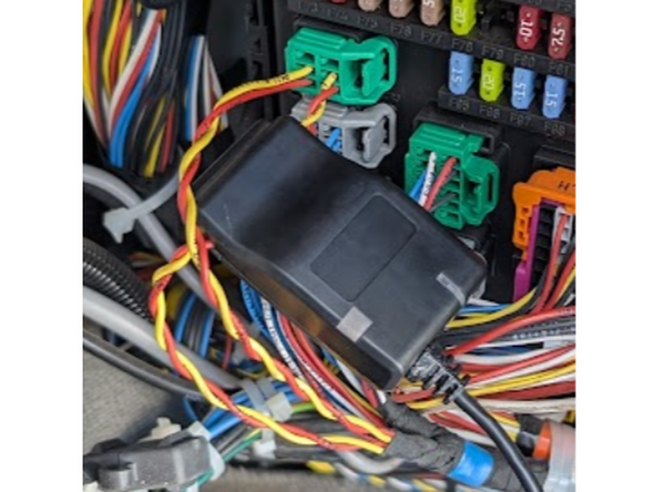 Connect the IOX-Clamp to the Yellow and Red wires of the green connector in the fuse panel (Connector label D421.A)