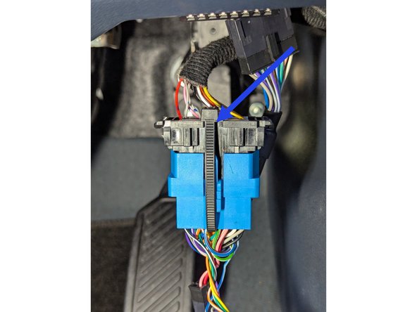 Plug the vehicle’s OBD-II port into HRN-GS16K2-HD and secure it with a cable tie.