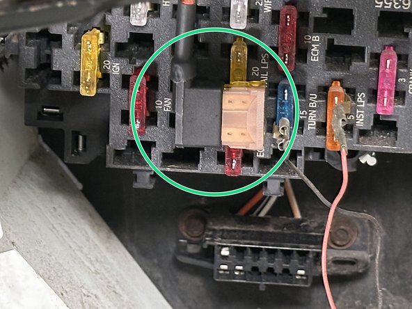 Connect the add-a-circuit fuse tap to the HORN/LPS fuse slot in the fuse panel.