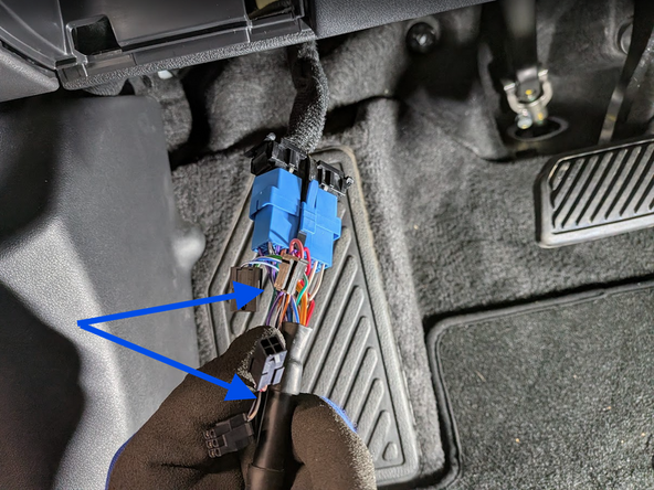 Disconnect all Molex connectors on the Geotab heavy-duty harness as shown.
