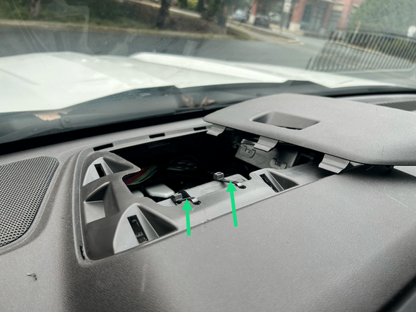 WARNING: CAREFUL WHEN DRILLING NOT TO DRILL THROUGH CLUSTER