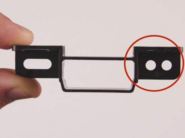 This vehicle uses the adapter 1-2U. The installation process requires some modification to the right side of the adapter.