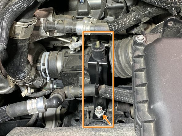 Use a 15mm socket/wrench to torque the nut to 51 lb-ft [64 Nm].