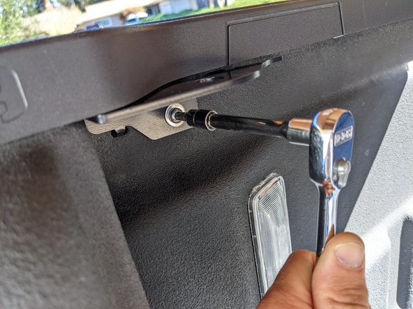 Make sure bracket is in position, and then torque hardware to 70 lb-in [8 Nm]