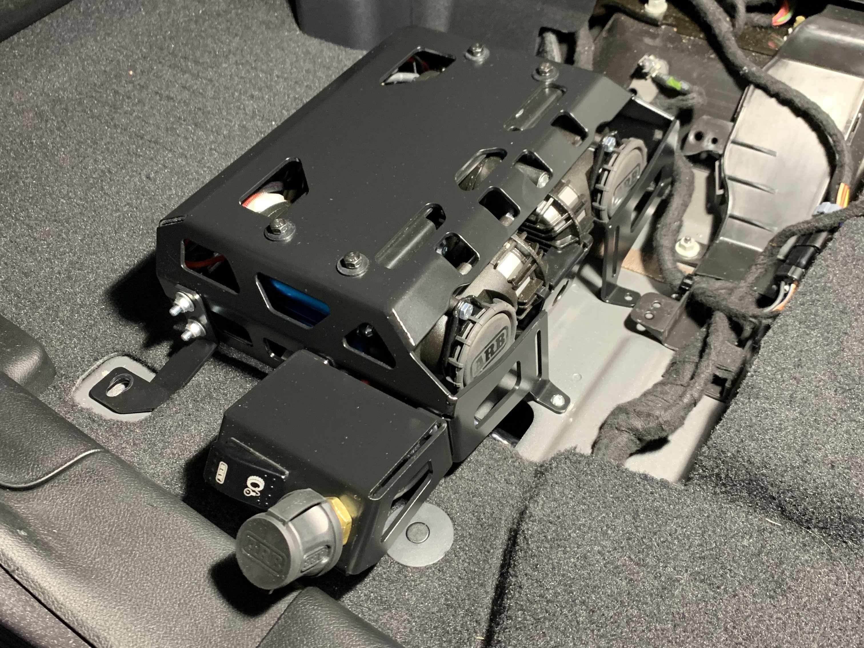 パーツ Teraflex Compressor Mount Jeep Wrangler TeraFlex 2012-2018 JK ARB Air Compressor Under Hood Mount Kit