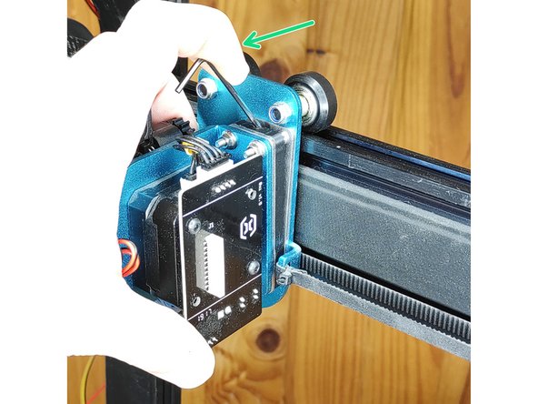 Placer la clé hexagonale dans le logement de 2mm prévu a cet effet sur le dessus du support.