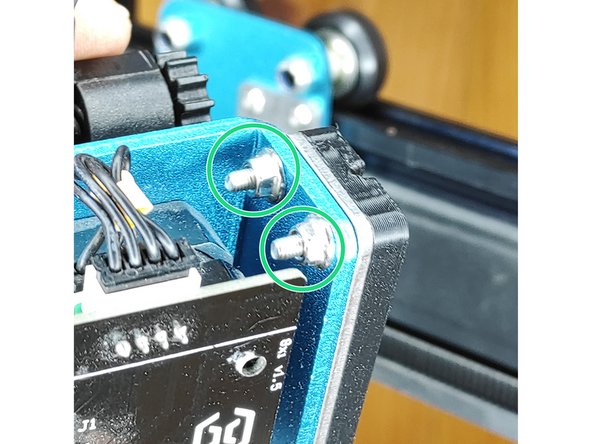 Placer 2 écrous freins en haut (M3), et 1 ecrou frein en bas (M3)