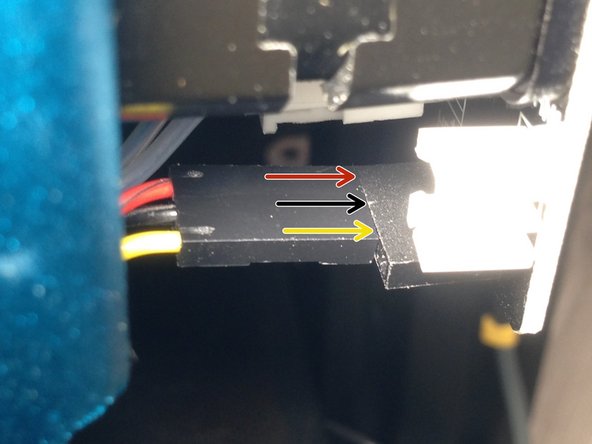 Arrangez le cable comme sur la photo, il ne doit en aucun cas toucher le bloc de chauffe de la hotend.Il passera derrière la turbine.