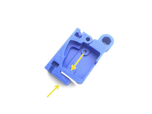 Collez les 2 aimants en mettant en contact les 2 pièces