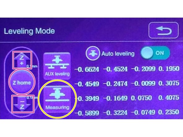 Faites monter ou descendre l'axe Z en appuyant sur les touches de l'écran, juqu'a que le papier frotte sous la buse.Appuyer sur &quot;Z home&quot; pour valider le réglage.