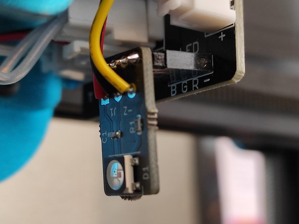 Insérer votre carte led sur la broche dédié.