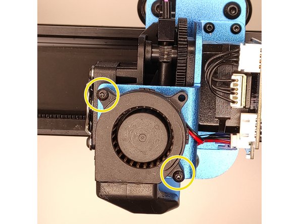 Devissez les 2 vis de la turbine