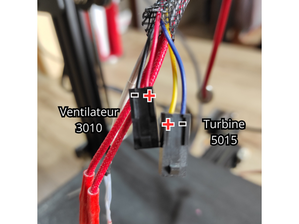 Connectez les fils du ventilateur 3010 et de la turbine 5015.