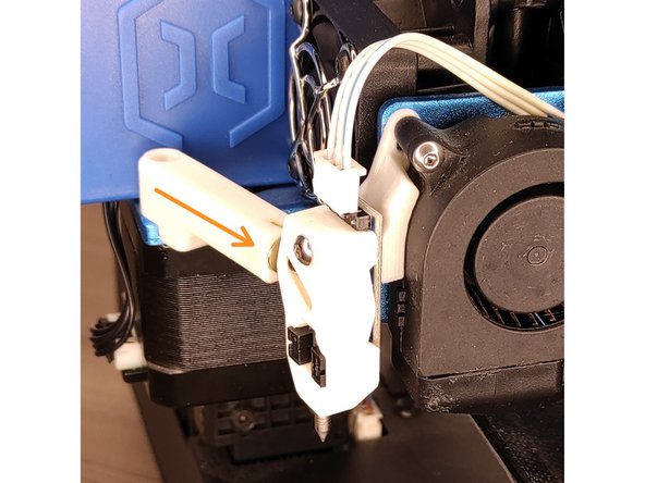 Orientez le support pour que la bille du TouchMI soit attirée par l'aimant.