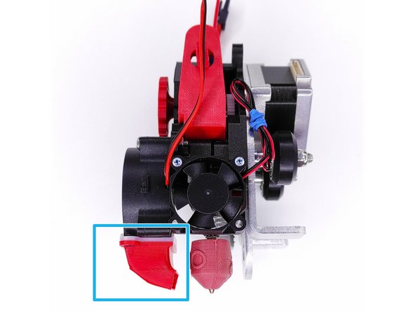 Placez le fan duct aimanté sur la turbine.