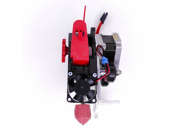 Montez le ventilateur 30x30 avec les vis thermoplastiques (x2). 2 emplacement aux choix suivant votre hotend.