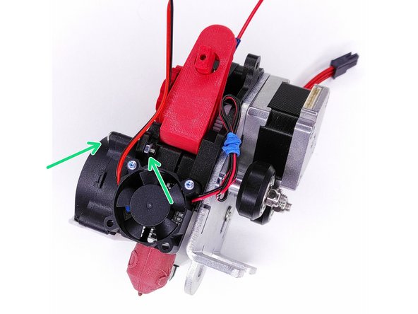 Placez le fan duct aimanté sur la turbine.