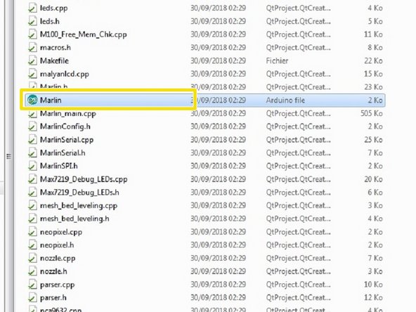 Reliez l'imprimante sur votre ordinateur avec le cordon USB ( coté droit de l'imprimante)