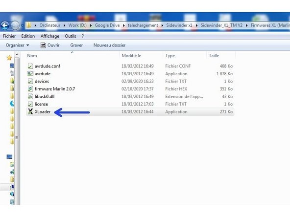 Dans cette ordre, Allumer votre imprimante ET ensuite brancher le cable USB (prise de droite) à votre ordinateur.