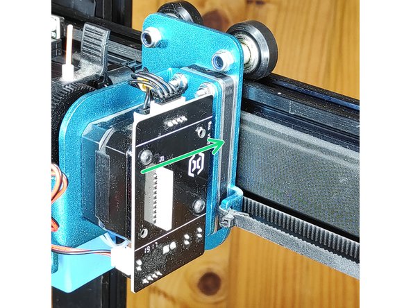 Engager  votre extrudeur ou un autre outil sur le support aimanté.