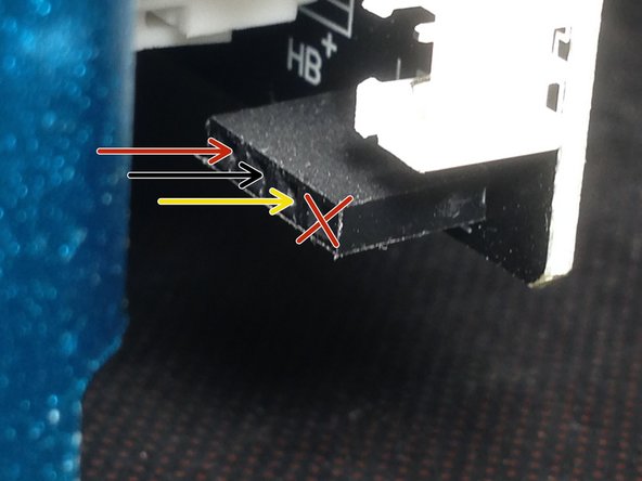 Attention, la broche de la LED comporte 4 pins, nous utilisons que 3 pins pour le capteur. Respectez bien les couleurs (Rouge/Noir/Jaune). Ne connectez rien sur le 4eme pin (celui qui est le plus vers vous)