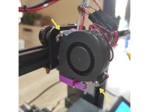 Montez la turbine sur son support avec les 2 vis M3x20 mm.