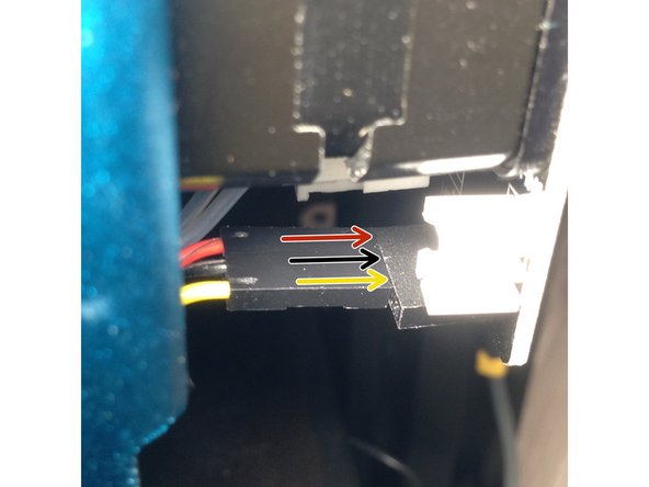 Arrangez le cable comme sur la photo, il ne doit en aucun cas toucher le bloc de chauffe de la hotend.Il passera derrière la turbine.