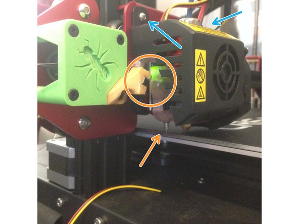 Approcher le chariot contre l'aimant d'activation. La bille doit être attirée.