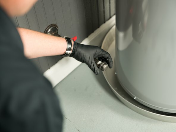 Threaded iron or steel pipe connectors require pipe joint compound or plumber's tape approved for fuel gas. When using pipe joint compound, be sure to leave the last two threads clean.