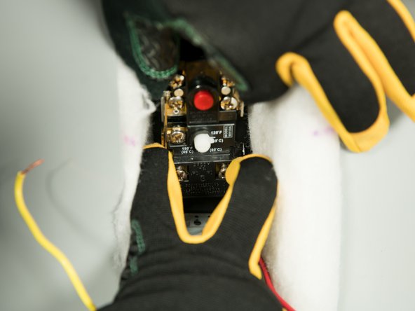 CAUTION: Metal edges may be sharp. Wear protective gloves.