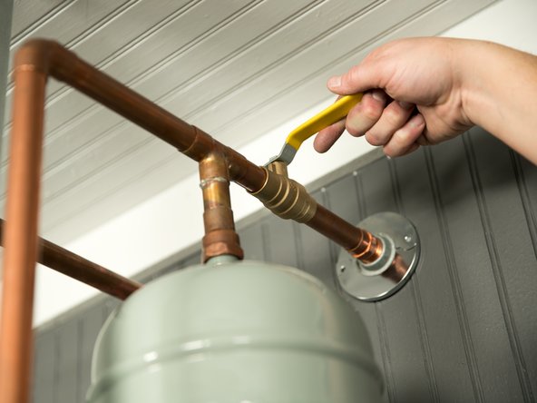 Turn the cold water supply OFF.