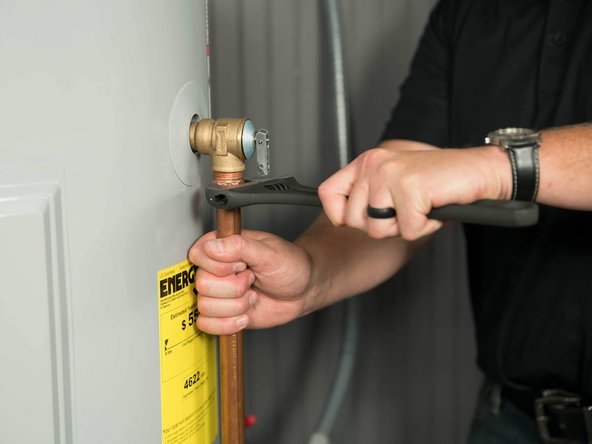 The discharge pipe must withstand 250°F (121°C) without distortion. Use only copper, PEX, or CPVC pipe. Do not use any other type of pipe, such as PVC, iron, flexible plastic pipe, or any type of hose.