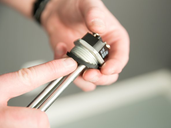 Install the gasket on the element.