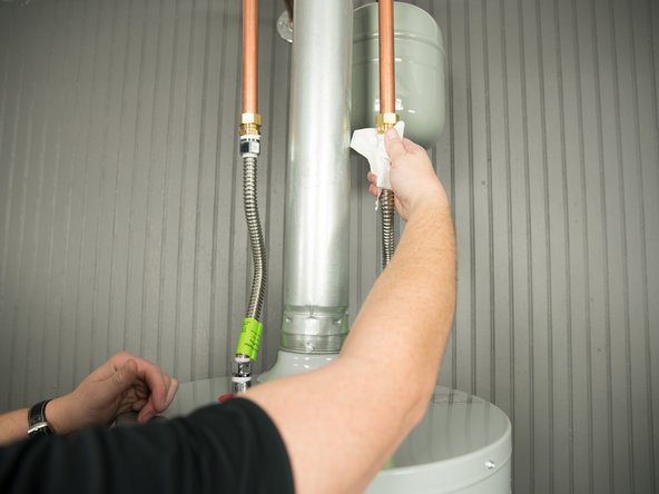 Using a fresh, dry paper towel, press the paper towel against the inlet and outlet connections and check for water droplets or moisture.