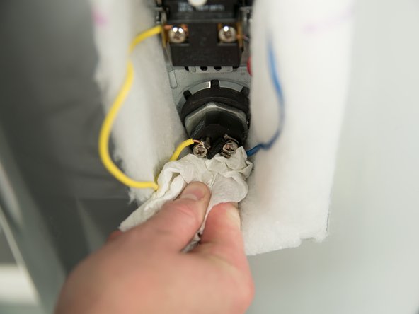 If a leak is present, tighten the element until the leak stops. If you cannot stop the leak, drain the tank and remove the element. Inspect the gasket for damage. If the gasket is damaged, replace the gasket and re-install the element.