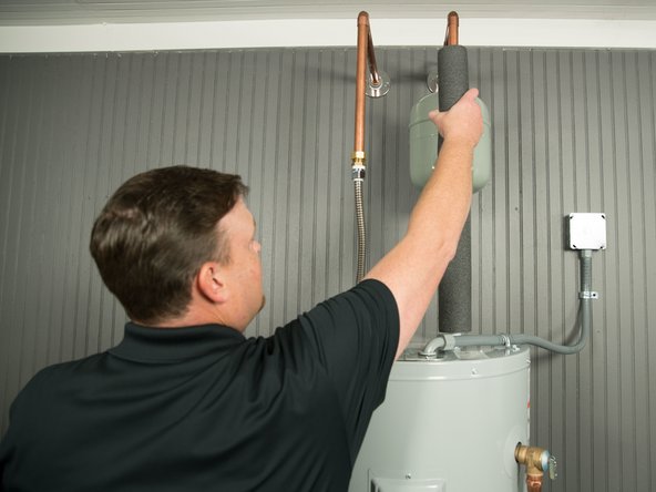 Remove the insulation from the water pipes, if present.