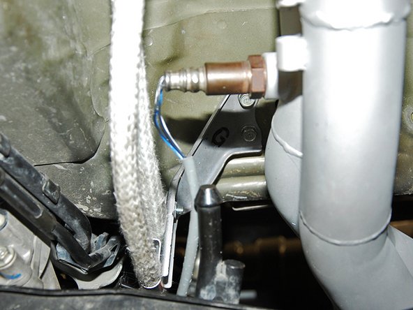 Next we need to install the bracket I said to hold on to in step 4.