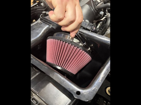 Tighten the filter clamp (8 mm).