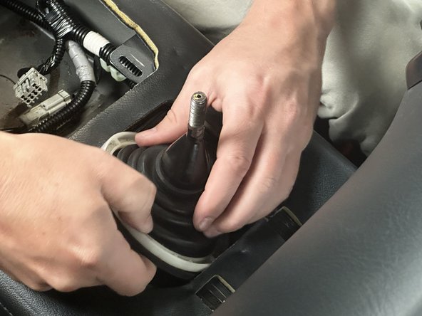 Pay attention to the arrows on the plastic ring. They are highlighted in red.