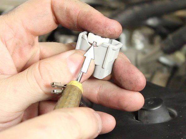 Insert pins into the new RDX injector clips.