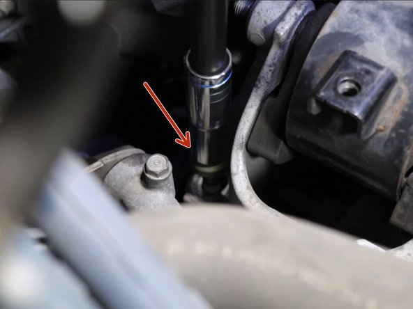 Remove the transmission bracket.