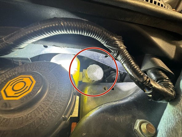 If your vehicle still has the OE clutch hardline, first remove hardline from CMC.