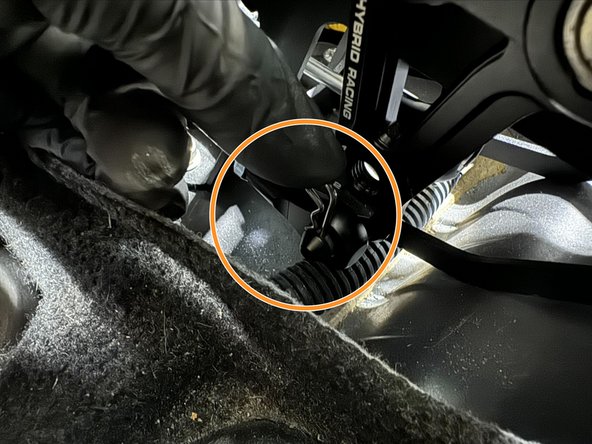 Use supplied cotter-pin to retain cable.